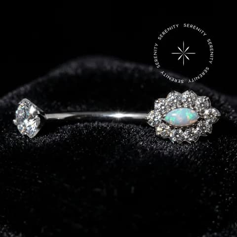 TN751 - Piercing de Umbigo com Design Floral Cravejado e Centro Oval - Titânio Grau Implante (ASTM F136)