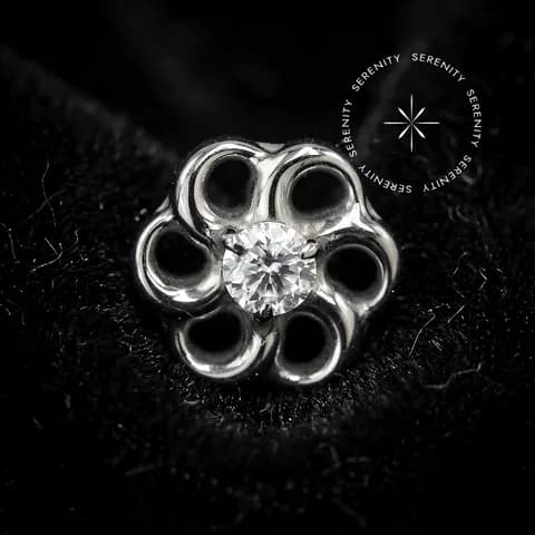 TN1483 - Topo Flor Infinita Cravejado - Titânio Grau Implante (ASTM F136)