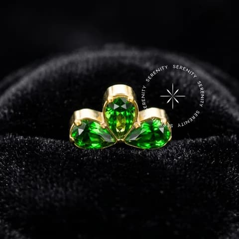Piercing Topo 3 Gotas Esmeralda Titânio e Ouro 18k