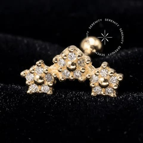 OR84 - Piercing Microbell Cluster 3 Mini Flores - Ouro 18K Maciço