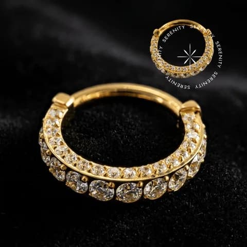 PVD 381 - Argola Clicker Cravejada 3 Lados - Titânio Revestido de Ouro 18k