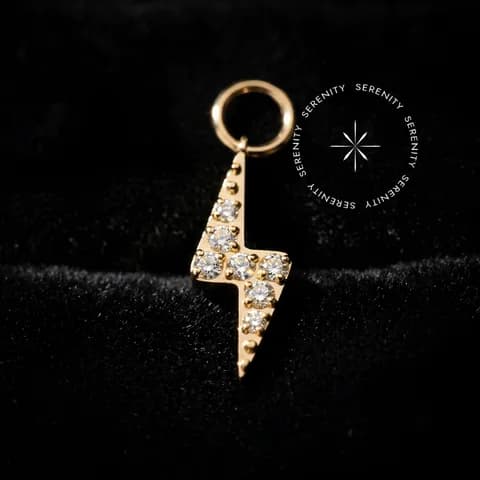 TN1612 - Pingente Raio Cravejado - Titânio Revestido de Ouro 18k