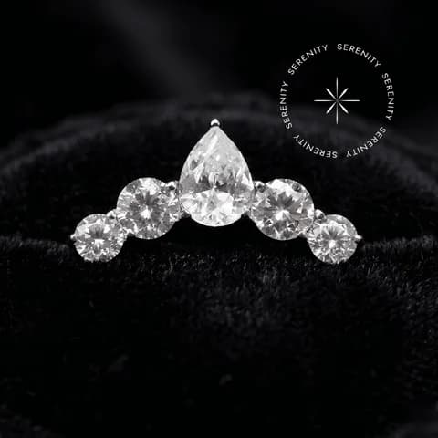 TN772 - Topo Cluster Gota Central Cravejado - Titânio Grau Implante (ASTM F136)