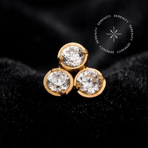 TN2265 - Topo Trinity Circular Cravejado Push Pin - Titânio Revestido de Ouro 18k