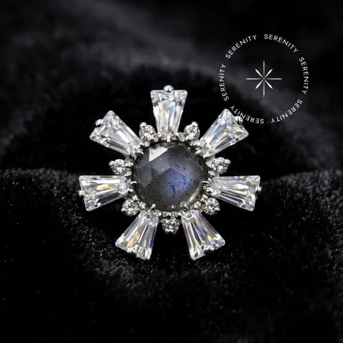 TN1096 - Topo Big Flor Labradorite Cultivada em Laboratório Cravejado CZ - Titânio Grau Implante (ASTM F136)