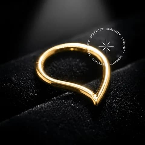 TN1398 - Argola Gota Inclinada - Titânio Revestido de Ouro 18k