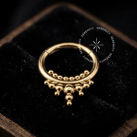 TN1091 - Argola Frontal Cluster de Esferas - Titânio Revestido de Ouro 18k