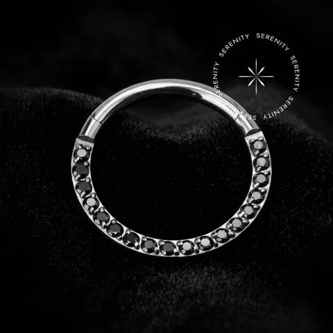 TN2324 - Argola Segmento CZ Black Frontal Cravejada - Titânio Grau Implante (ASTM F136)