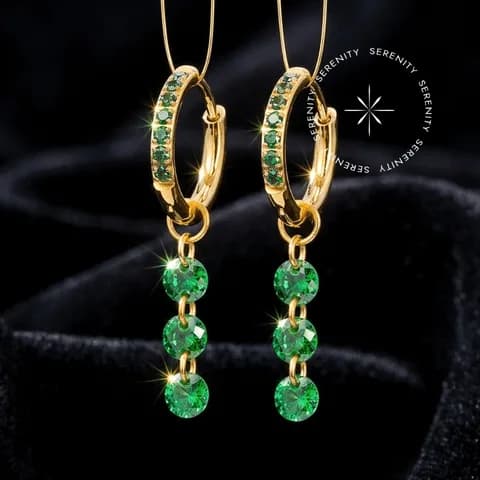 TN2357 - Par de Brinco Argola Pingentes de Zircônias Esmeralda - Titânio Revestido de Ouro 18k