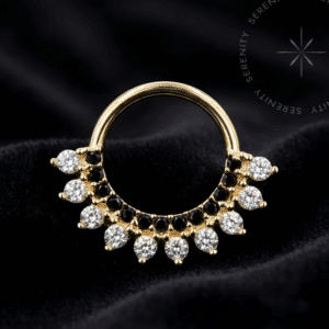 Argola Frontal Ouro 18K Maciço OR64 de torção com pedras intercaladas Cristal e Black para luxo eterno no septo e daith