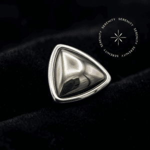 Piercing Topo Triangular para Orelha em Titânio