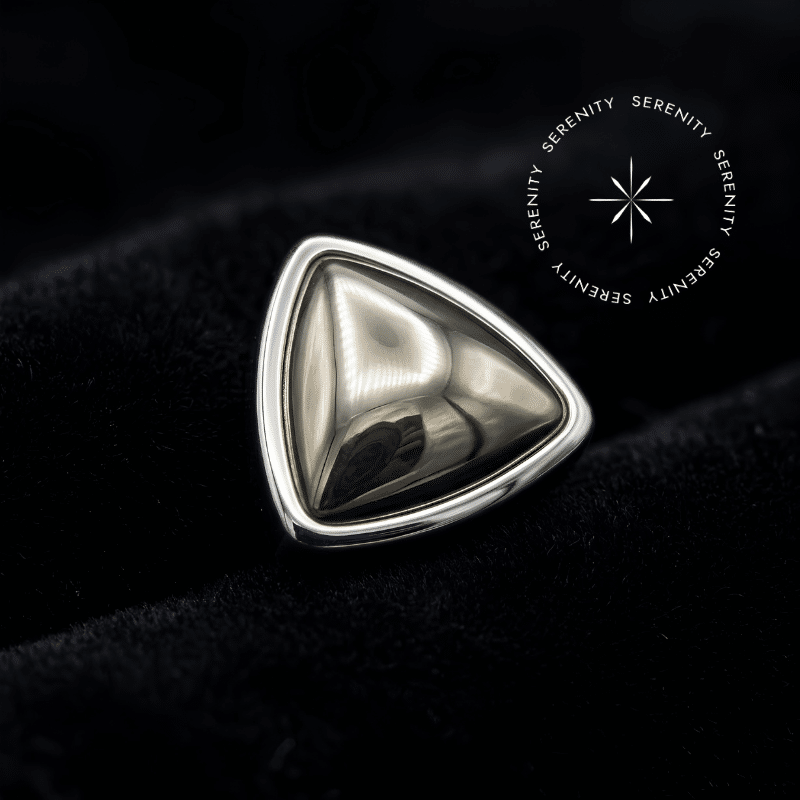 Piercing Topo Triangular para Orelha em Titânio