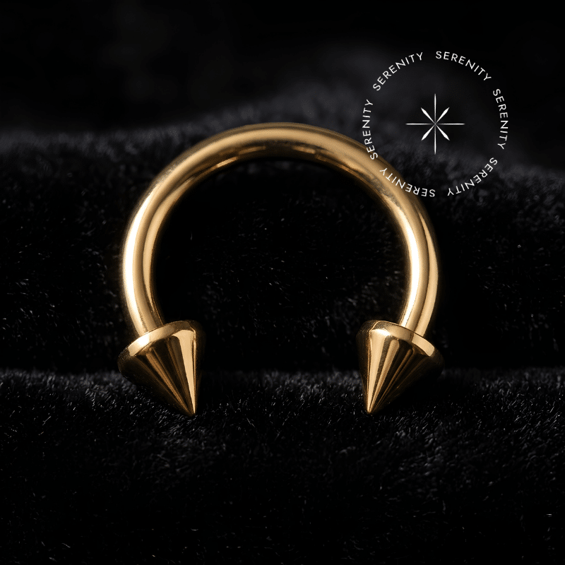Piercing Ferradura Spike em Titânio Dourado