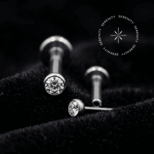 Piercing Labret Cravejado Flat em Titânio