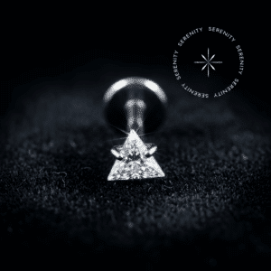 Piercing Topo Triangular em Titânio