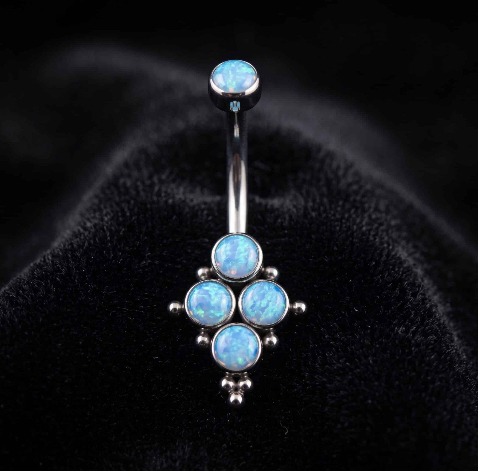 TN583 - Piercing Navel com Opalas Azul Claro e Esferas - Titânio Grau Implante (ASTM F136)