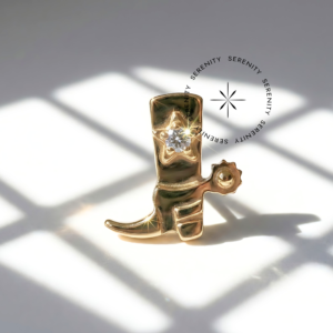 Piercing Topo Bota Country com Zircônia Titânio e Ouro 18k