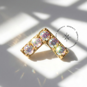 Piercing Topo em "V" Cravejado Titânio e Ouro 18k