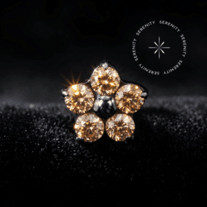 O TN1863 é um piercing de umbigo esculpido em Titânio Grau Implante, apresentando duas Zircônias Premium rigorosamente cravadas para captação máxima de luz. Com haste curva anatômica de 10mm, e fecho seguro em rosca interna de 0.9mm, oferece a perfeita união entre estabilidade estrutural, conforto vitalício e brilho perene.