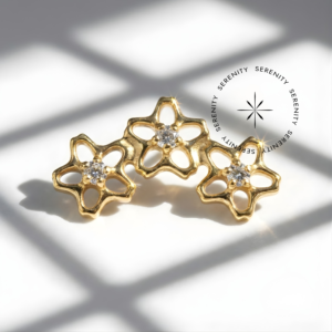 Piercing Topo Cluster 3 Flores Vazadas com Zircônias Titânio e Ouro 18k