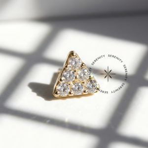 Piercing Topo Triângulo Cravejado Titânio e Ouro 18k