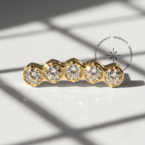 Piercing Topo Cluster 5 Zircônias Mini Titânio e Ouro 18k