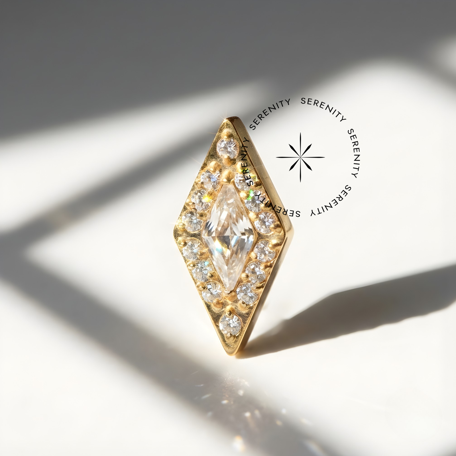 Piercing Topo Diamond Cravejado Zircônias Titânio e Ouro 18k