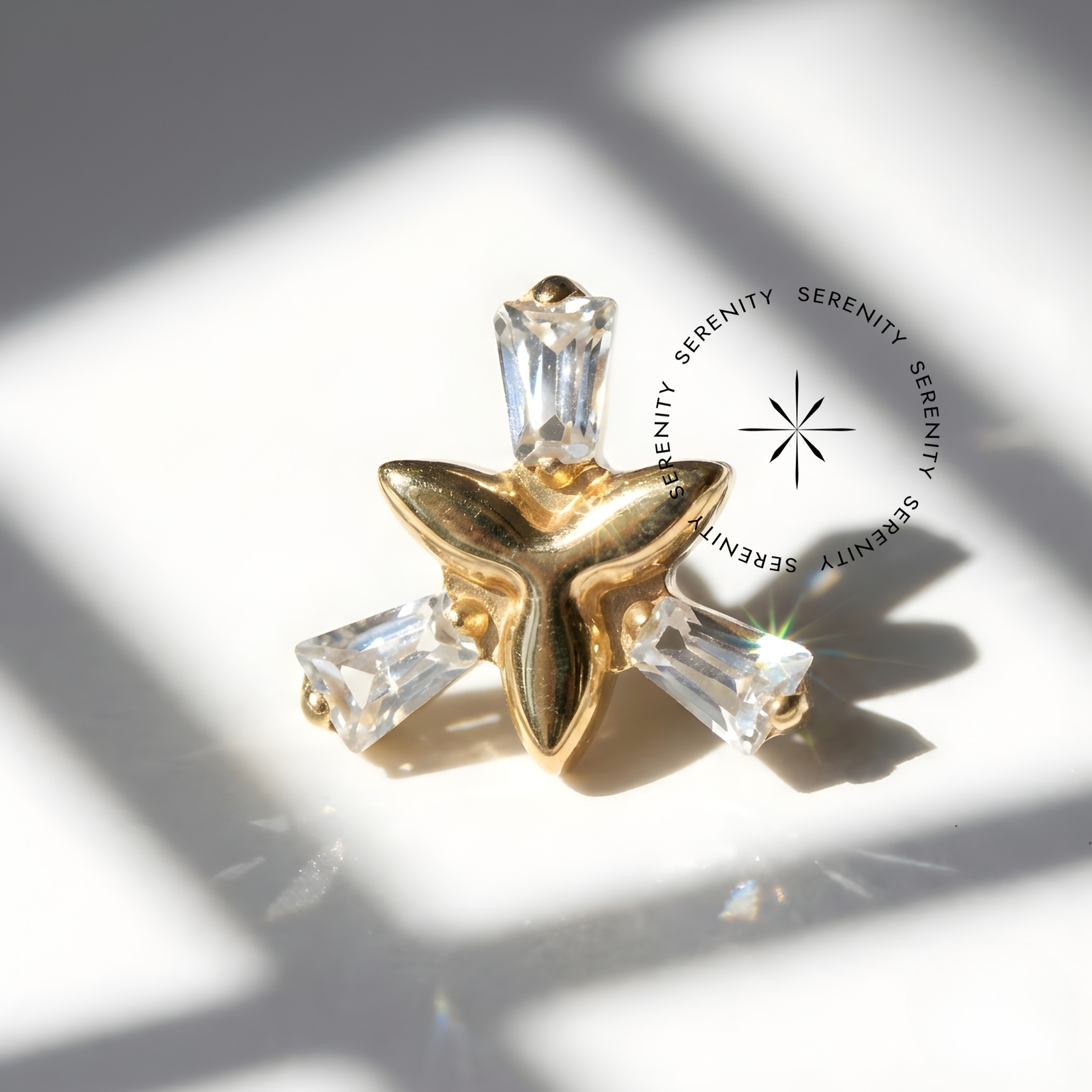 Piercing Topo Trindade Zircônias Navete Titânio e Ouro 18k