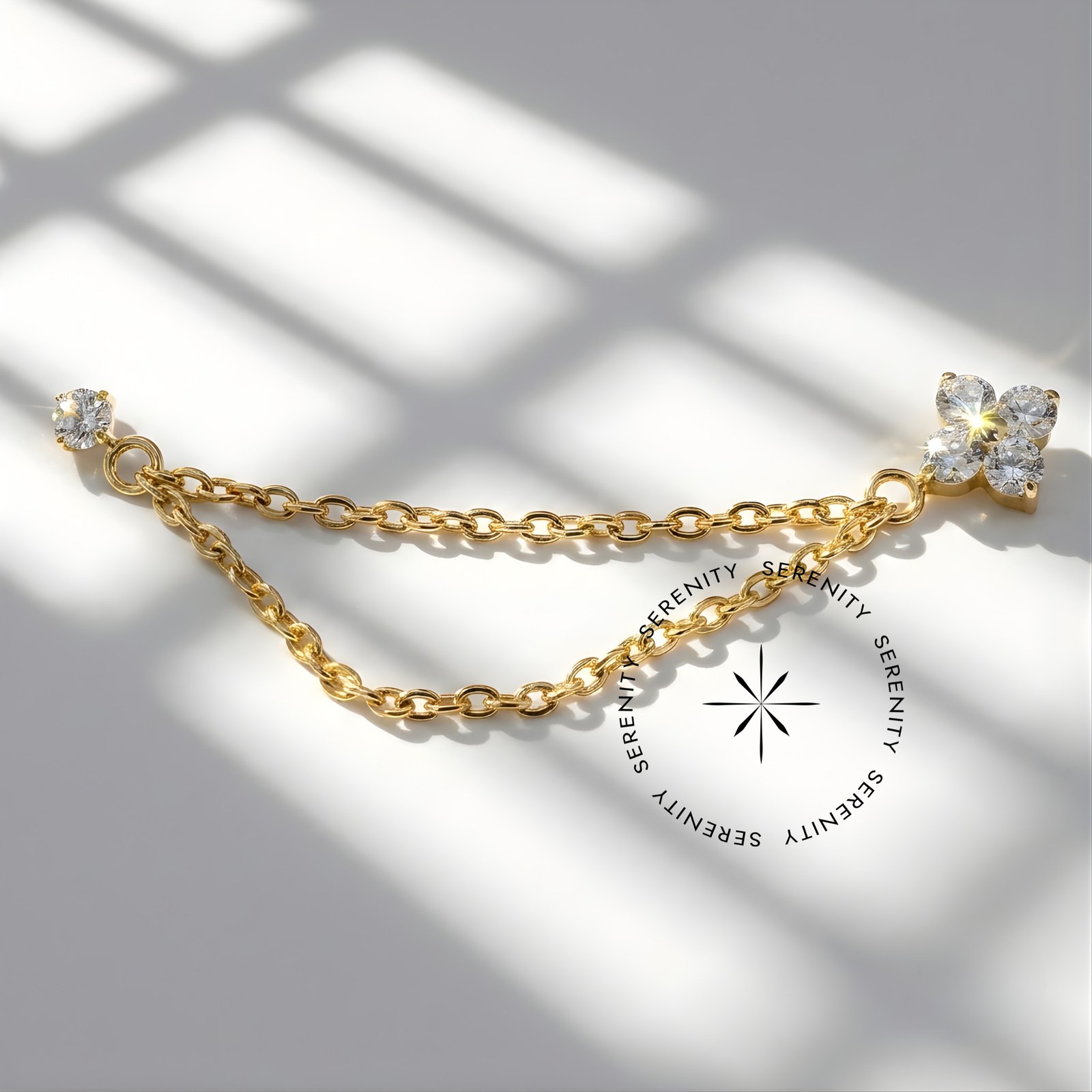 Piercing Conector Trevo e Ponto de Luz com Corrente Titânio e Ouro 18k