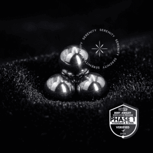 Piercing Trinity Titânio TT14, Piercing Trinity Titânio TT26, de 3mm com sistema Push Pin, exibindo acabamento em metal maciço e o selo Titânio Mill.