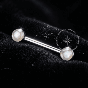 Par de Piercing de Mamilo TN1179 com esferas de Madrepérola cultivada em laboratório, em Titânio Grau Implante polido sobre fundo preto Noir.