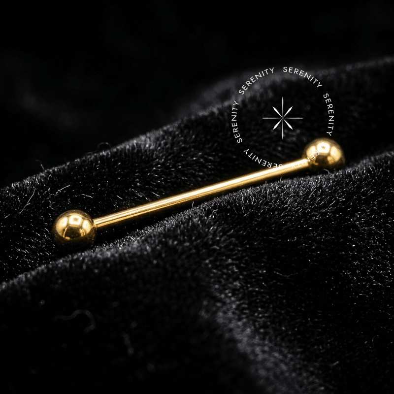 O Piercing Transversal Ouro OR35 esculpido em Ouro 18K Maciço atua como Piercing Hipoalergênico e Joalheria de Corpo de alta Biocompatibilidade em sua Atualização de Setup.