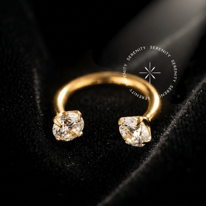 Piercing tipo ferradura em titânio revestido de ouro 18k com zircônias de rosca interna para perfurações de septo, daith e smiley