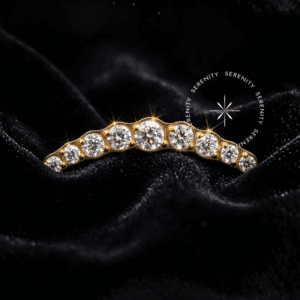 Piercing Cluster Arco Titânio TN717 cravejado com zircônias cristais em titânio revestido de ouro 18k.