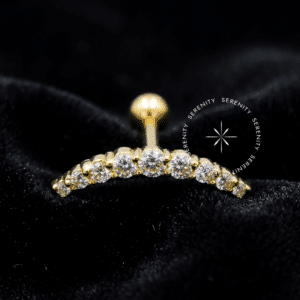 O Piercing Cluster Ouro OR13 esculpido em Ouro 18K Maciço atua como Piercing Hipoalergênico e Joalheria de Corpo de alta Biocompatibilidade em sua Atualização de Setup.