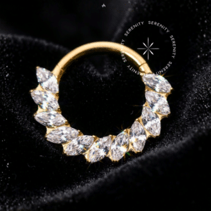 Piercing Argola Frontal Navetes em zircônias e titânio revestido de ouro 18k para septo e daith.