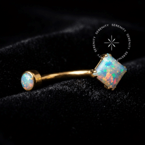 Piercing Umbigo Opala Quadrada Titânio revestido de ouro 18k, com opala iridescente premium e rosca interna.