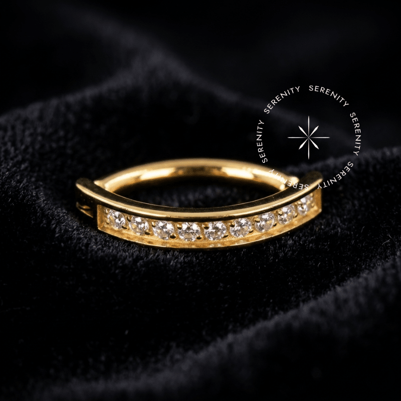 Piercing Umbigo Cravejado Titânio revestido de ouro 18k com zircônias premium em fileira, trava clicker.