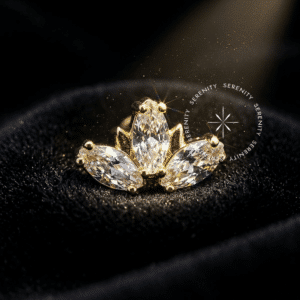 Topo Piercing Navete Ouro 18K Maciço OR19 com gramatura de 0,557g cravejado com 3 zircônias em garras e sistema de rosca interna.