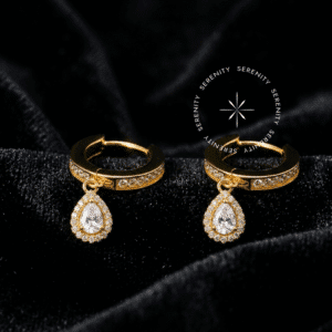 Argola Pingente Gota Titânio revestido de ouro 18k com zircônia premium em fundo branco, joalheria de corpo exclusiva Serenity.