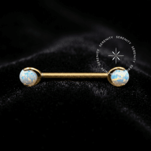 Piercing Mamilo Opala premium branca com haste em titânio revestido de ouro 18k, modelo barbell reto TN699.