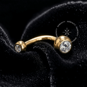 Piercing Umbigo J-Bar Titânio revestido de ouro 18k com zircônia premium frontal de bordas lisas, rosca interna.