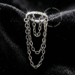 Argola helix titânio com cravação lateral de zircônias premium e design em cascata de cinco correntes pendentes, polimento espelhado em titânio grau implante astm f136, fecho articulado de alta precisão, ideal para hélix e lóbulo.