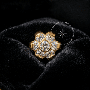 Piercing Titânio Push Pin modelo flor com miolo de zircônia premium em titânio revestido de ouro 18k para atualização de setup em helix, design botânico de alta joalheria.