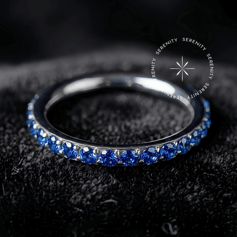 Argola Clicker Titânio com cravação lateral de Zircônias Premium Azul Imperial, sistema de encaixe articulado clicker perfeito, desenvolvida exclusivamente para perfurações de cartilagem como Hélix e Conch.