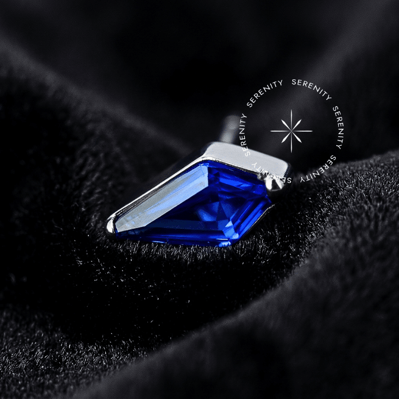 Topo Navete em Titânio Grau Implante Push Pin com pedras de Zircônia Garnet e Azul Safira para atualização de setup hipoalergênico.