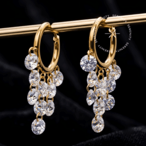 Argola clicker titânio dourado adornada com nove pingentes detalhados de zircônia premium translúcida majestic fechamento articulado liso ideal para lóbulo.